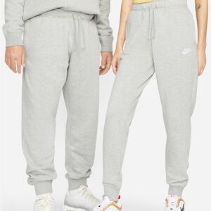 NWT Nike Sportswear Club Fleece Mid-Rise Joggers